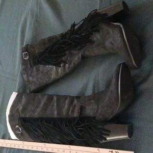 Carlos roslyn fringe boots